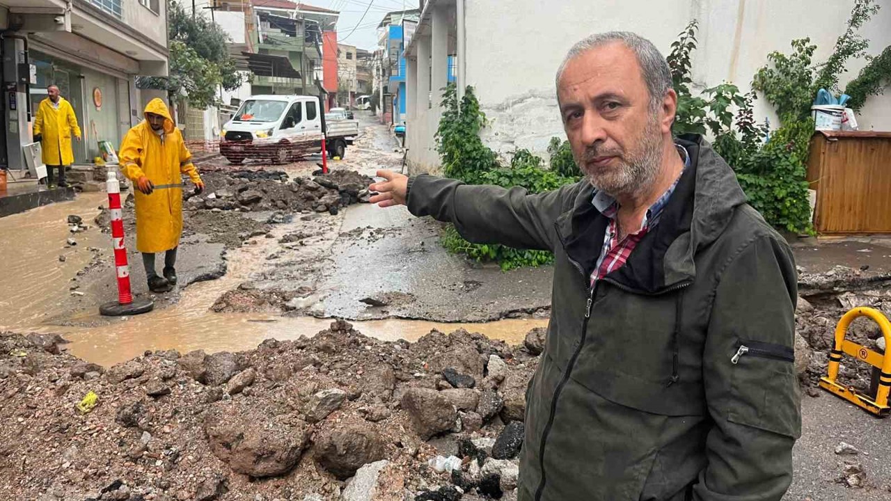 Bayraklı’da şiddetli yağış taşkınlara sebep oldu
