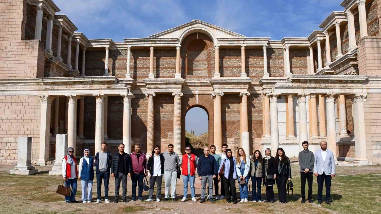 Yeni üniversiteliler Salihli’yi keşfetti
