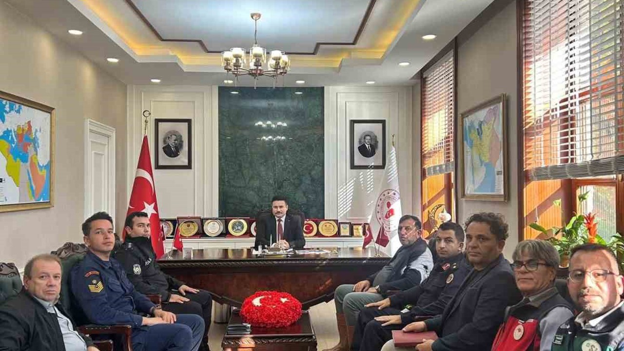 Gökçeada’da yaşanan sel nedeniyle afet ve acil durum toplantısı düzenledi
