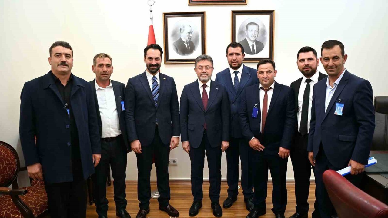 AK Parti’li Arınç, muhtarları Bakan Yumaklı ile buluşturdu
