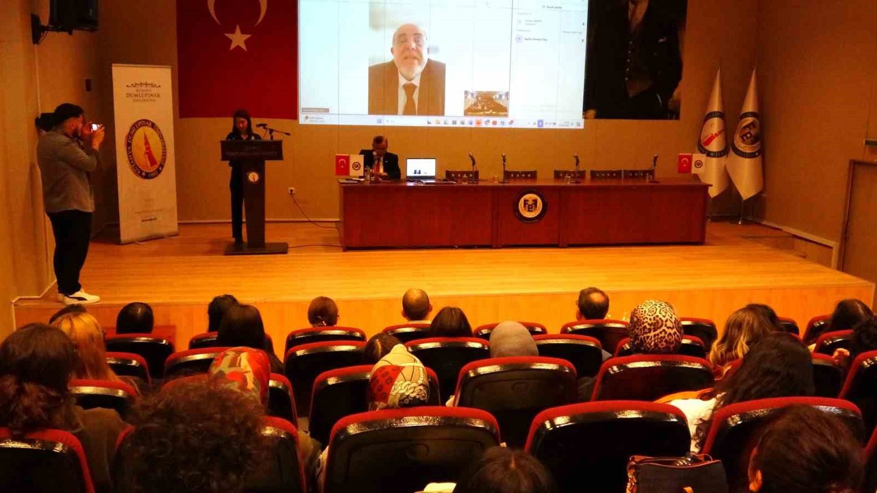 Kütahya’da "Kimlik, Göç ve Sosyal Sorunlar" sosyoloji sempozyumunda ele alındı
