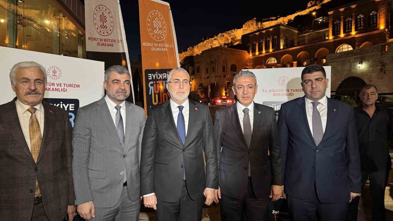Bakan Işıkhan, Mardin Kültür Yolu Festivali’ndeki sergileri gezdi: "Türkiye’nin mozaiğini özetlediğimizde Mardin müthiş bir coğrafya"
