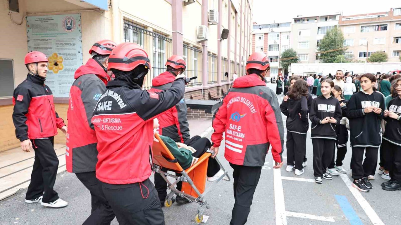 Sultangazi’de ortaokul ve lise öğrencilerine afet farkındalık eğitimi
