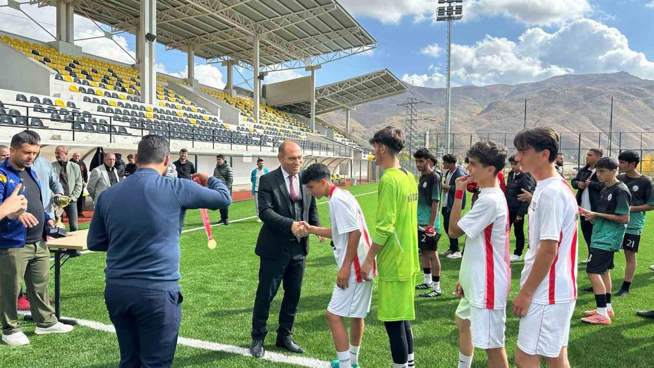 Okul sporlarında heyecan dolu final
