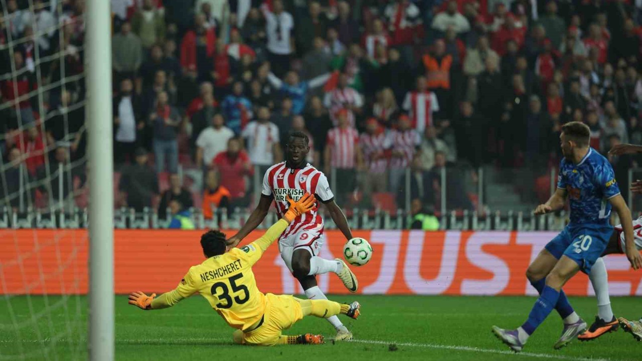 UEFA Konferans Ligi: Samsunspor: 2 - Dinamo Kiev: 0 (İlk yarı)
