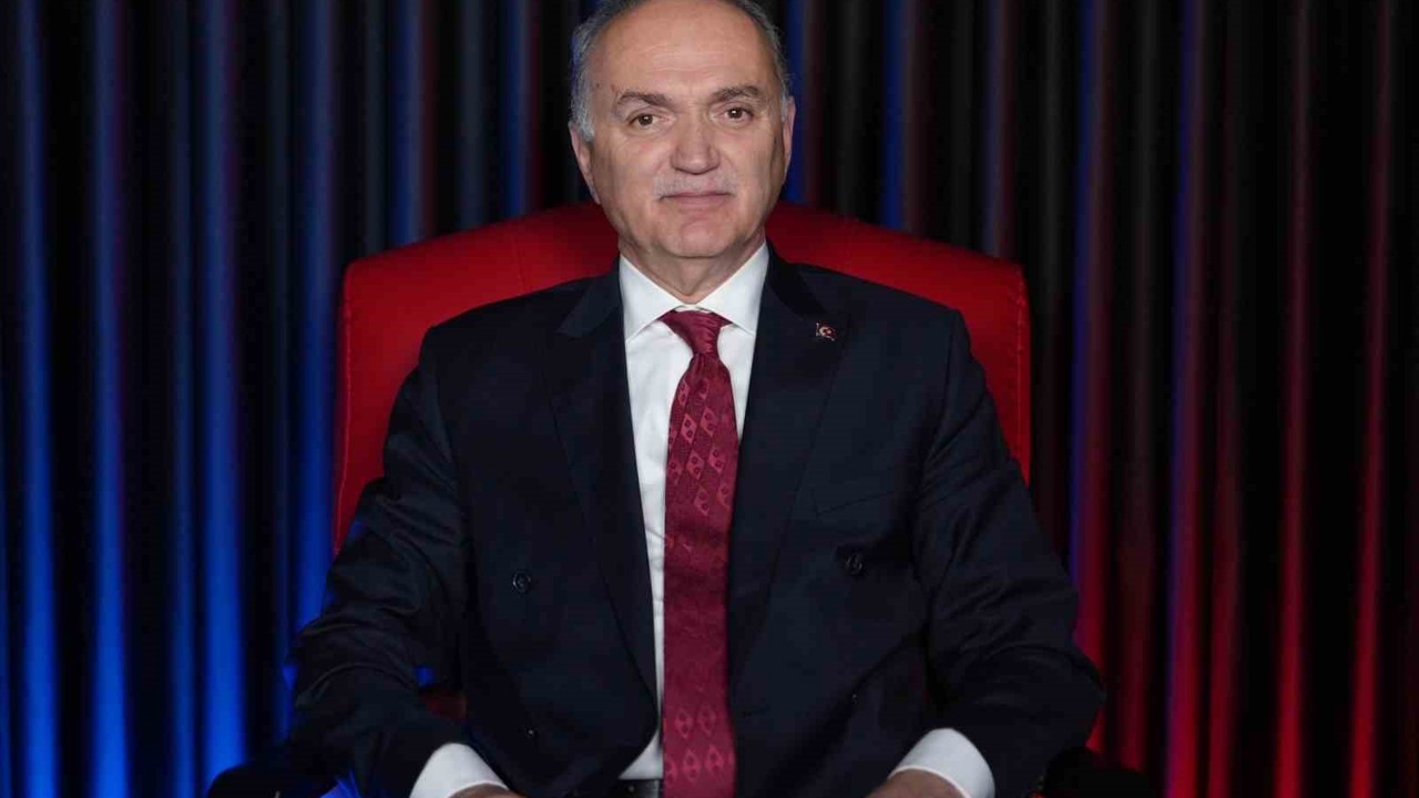 Başkan Özlü, "Cedidiye Kent Meydan projesinde kamu zararı değil, kamu yararı var"
