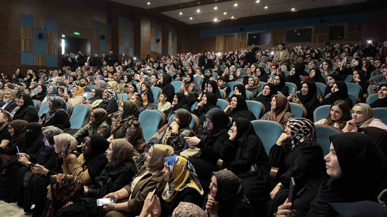 Esenyurt’ta sanat dolu bir akşam: Hayati İnanç’tan "Hayata Şiirden Bakmak" söyleşisi
