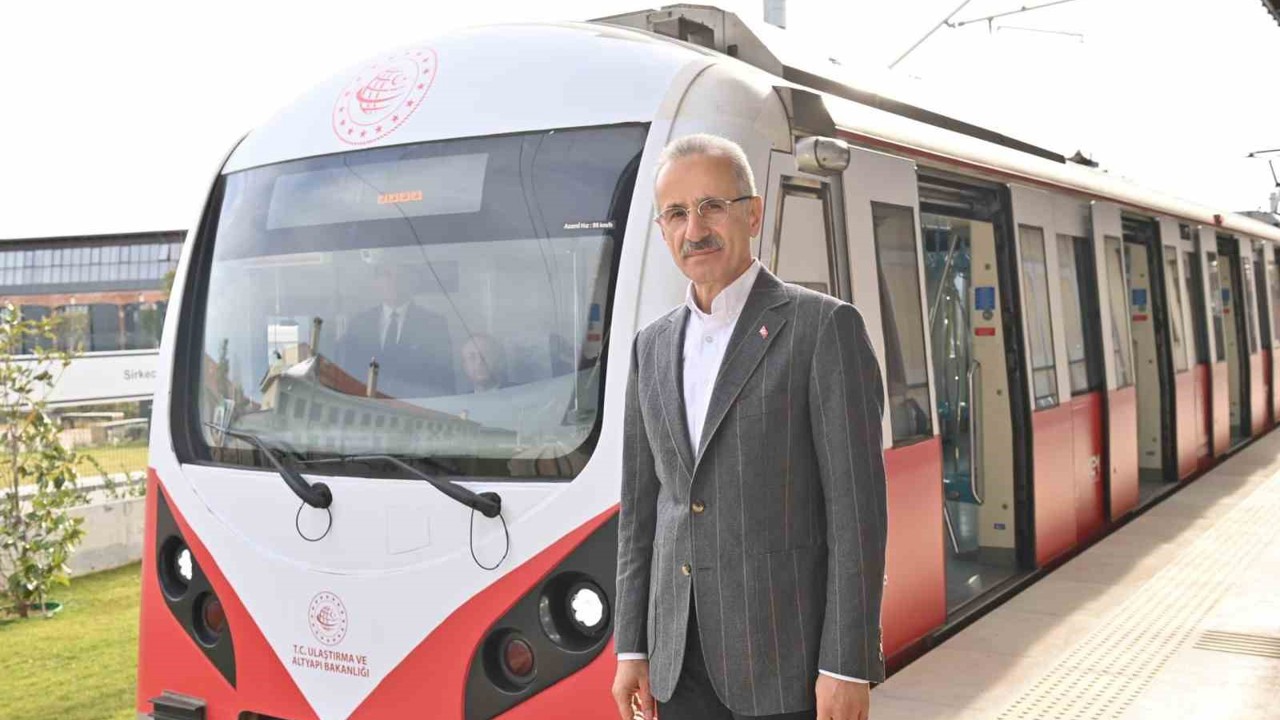 Bakan Uraloğlu: "29 Ekim’de Ankara, İstanbul ve İzmir’de Bakanlığa bağlı kent içi raylı sistem hatları ücretsiz olacak"
