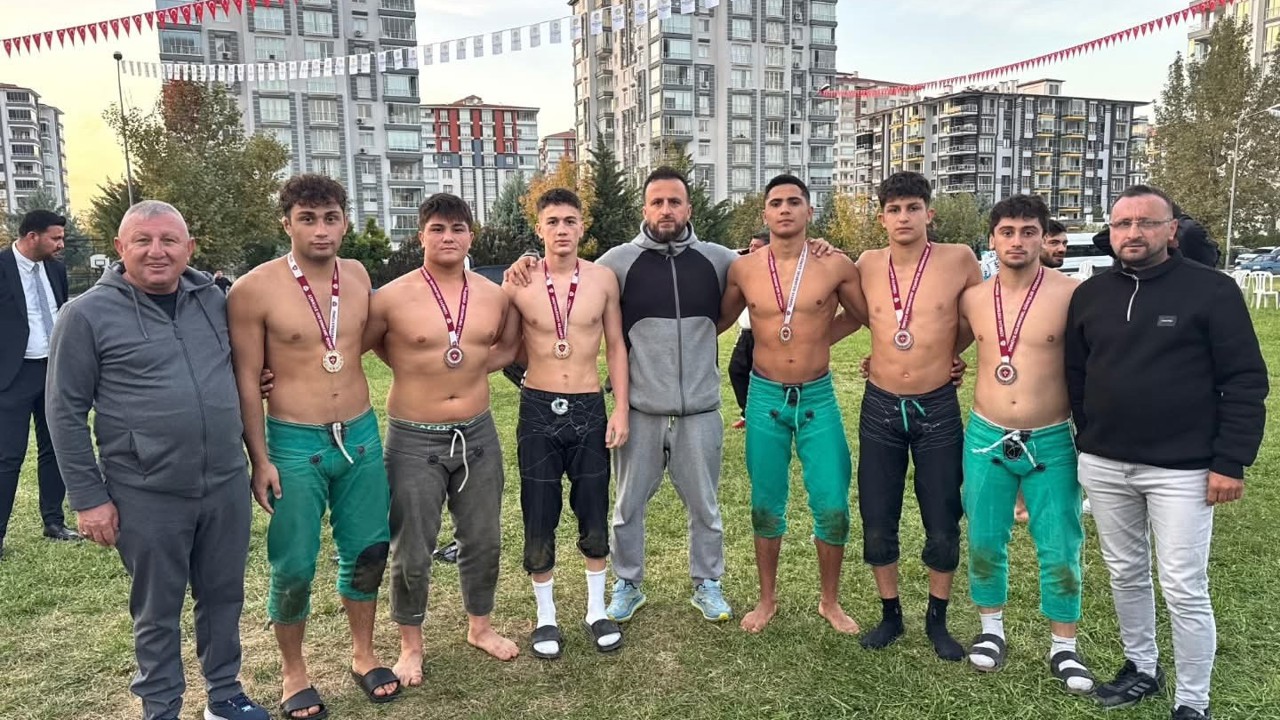 İlkadımlı güreşçilerin güreş başarısı
