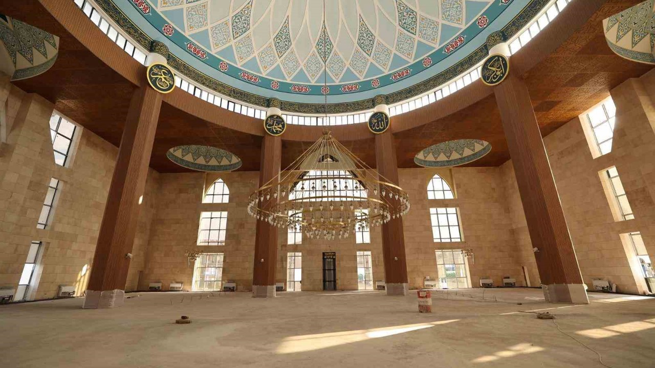 Kartepe’nin 3 bin kişilik cami inşaatı tamamlanmak üzere
