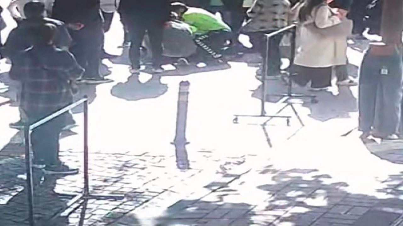 Maltepe’de trafik polisi hayat kurtardı: Kalp krizi geçiren yaşlı adam suni teneffüsle hayata döndü
