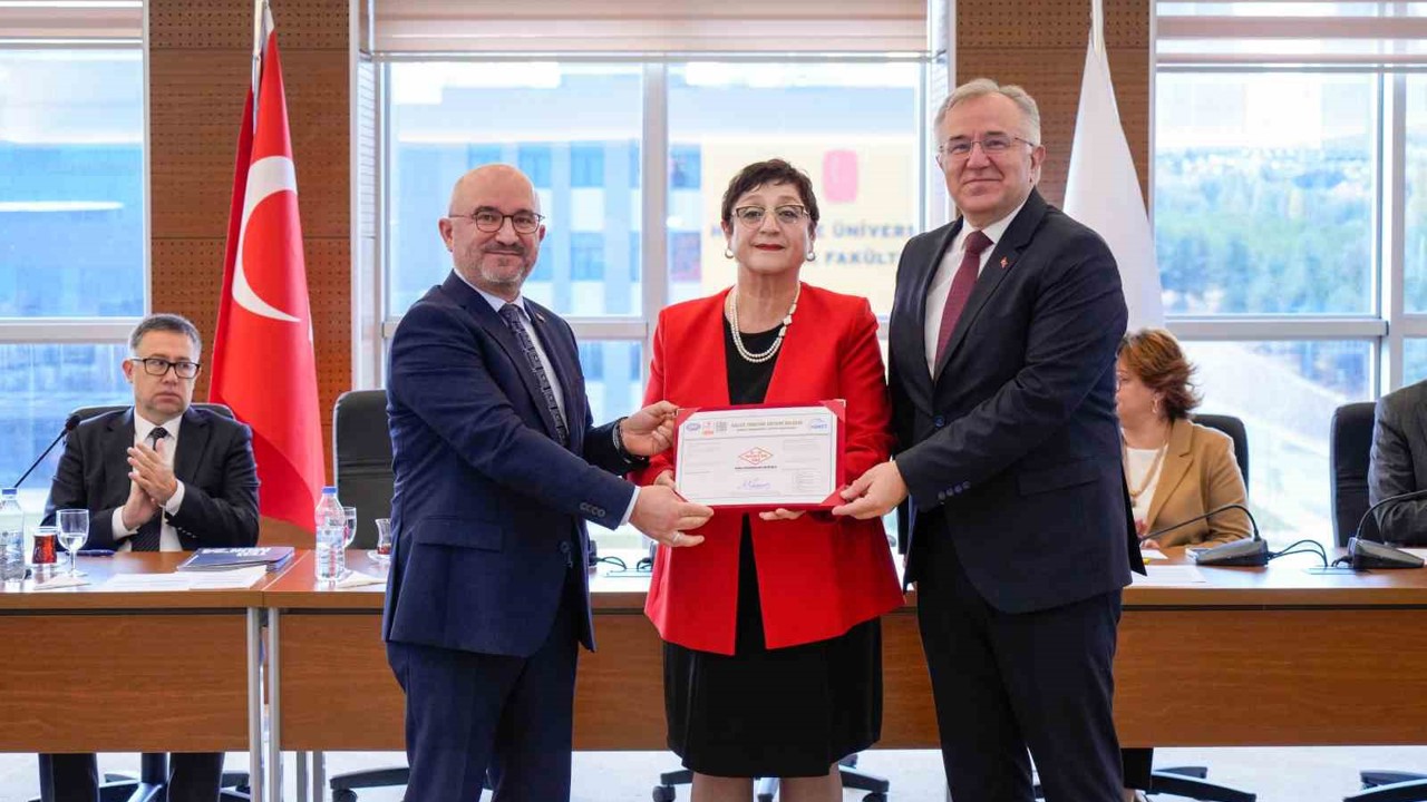 TSE’den Hacettepe Üniversitesi Eğitim Fakültesine Kalite Yönetim Sistemi Belgesi

