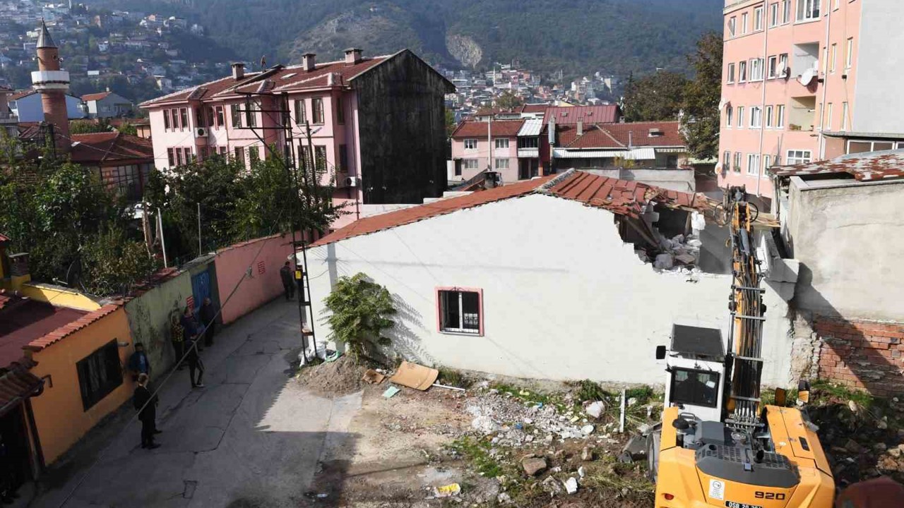 Osmangazi’de tarihi koruyan yıkım
