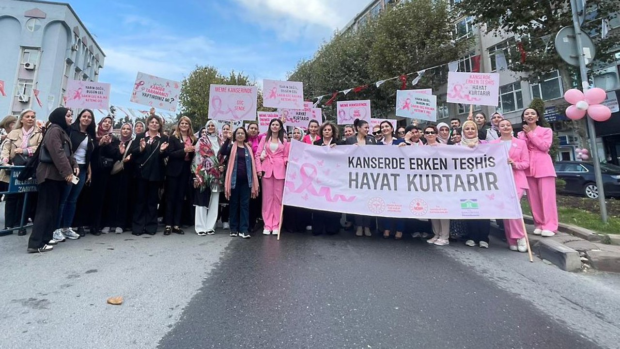 Bahçelievler Belediye Başkanı Bahadır motosiklete bindi, meme kanserine dikkat çekti
