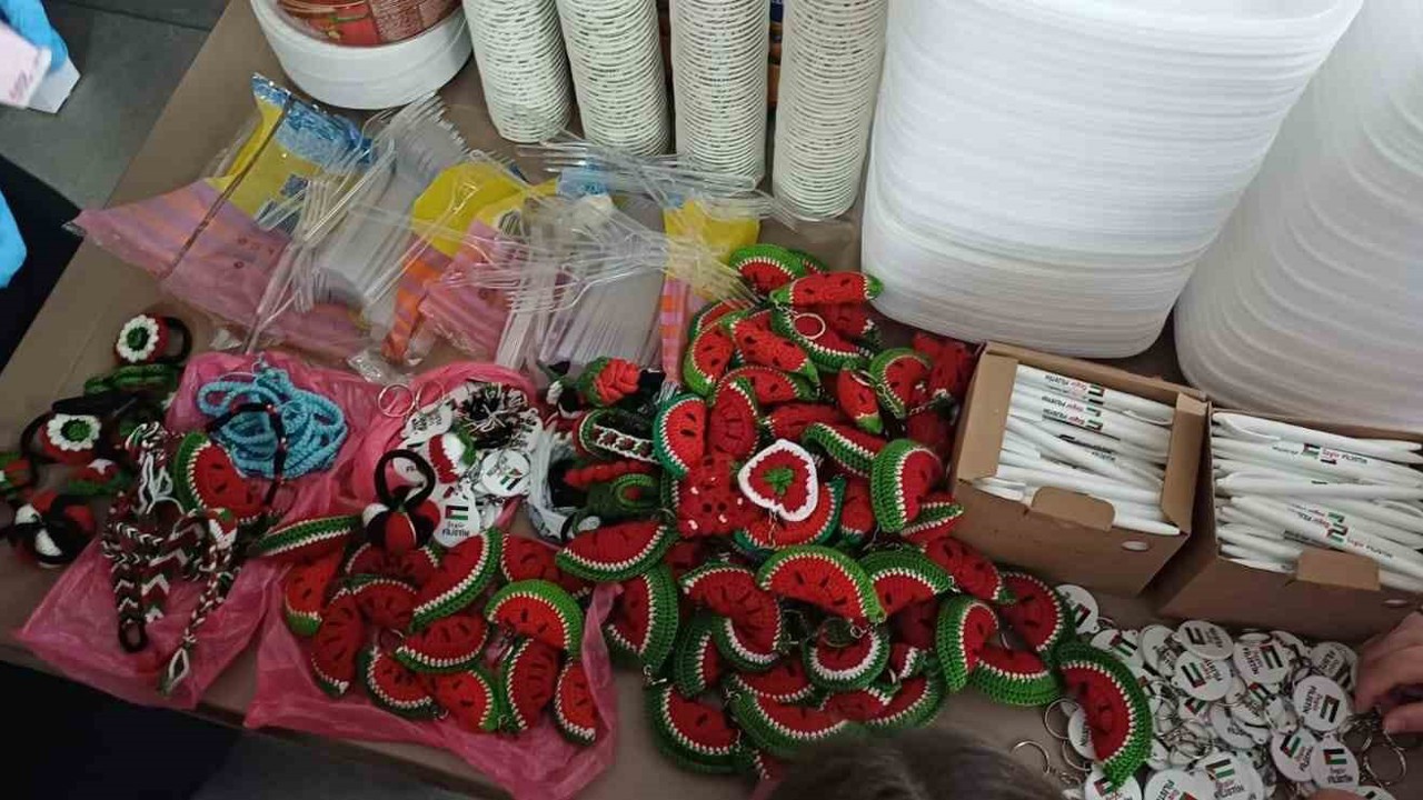 Devrekli öğrencilerden Filistin için hayır çarşısı
