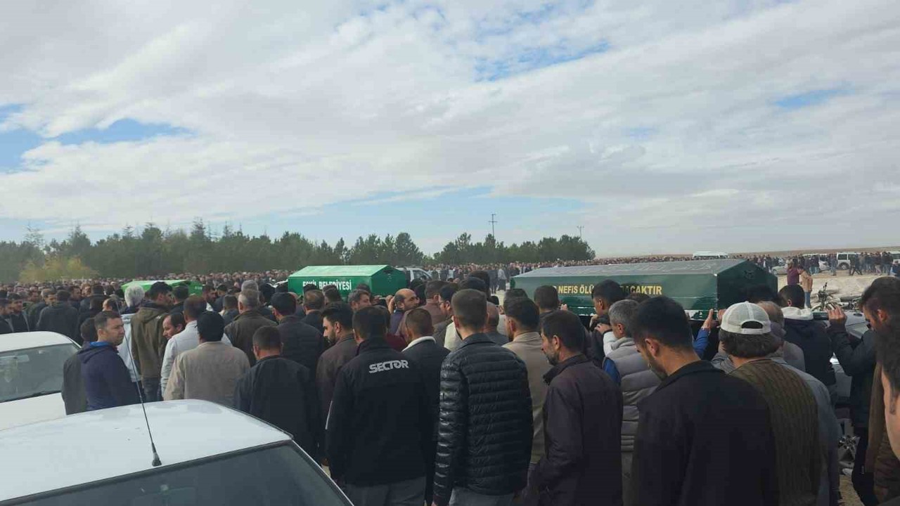 Kazada ölen üç kardeşe yürek burkan veda
