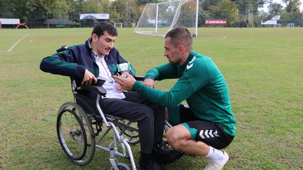 Özel gereksinimli öğrencilerden, Sakaryaspor’a moral ziyareti
