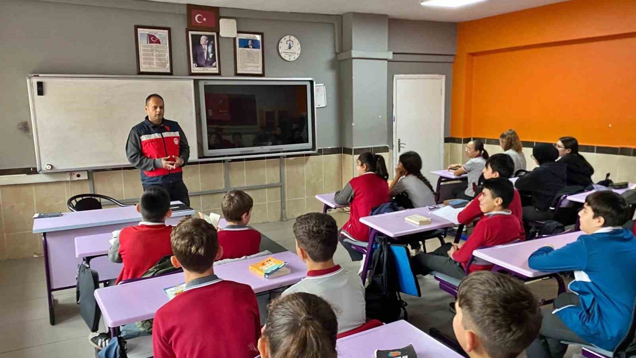 Domaniç’te mesleki tanıtım etkinliği
