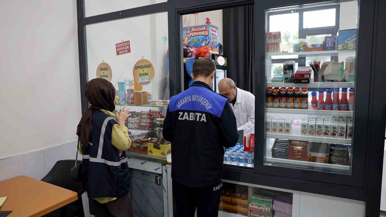 Okul kantinlerine denetim: Çocukların sağlığı için ürünleri tek tek incelediler
