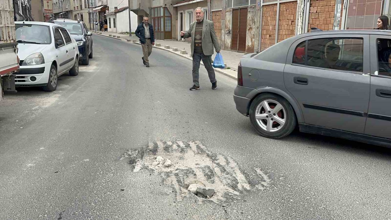 Tekirdağ’da çukura dalan motosikletli düşüp yaralandı
