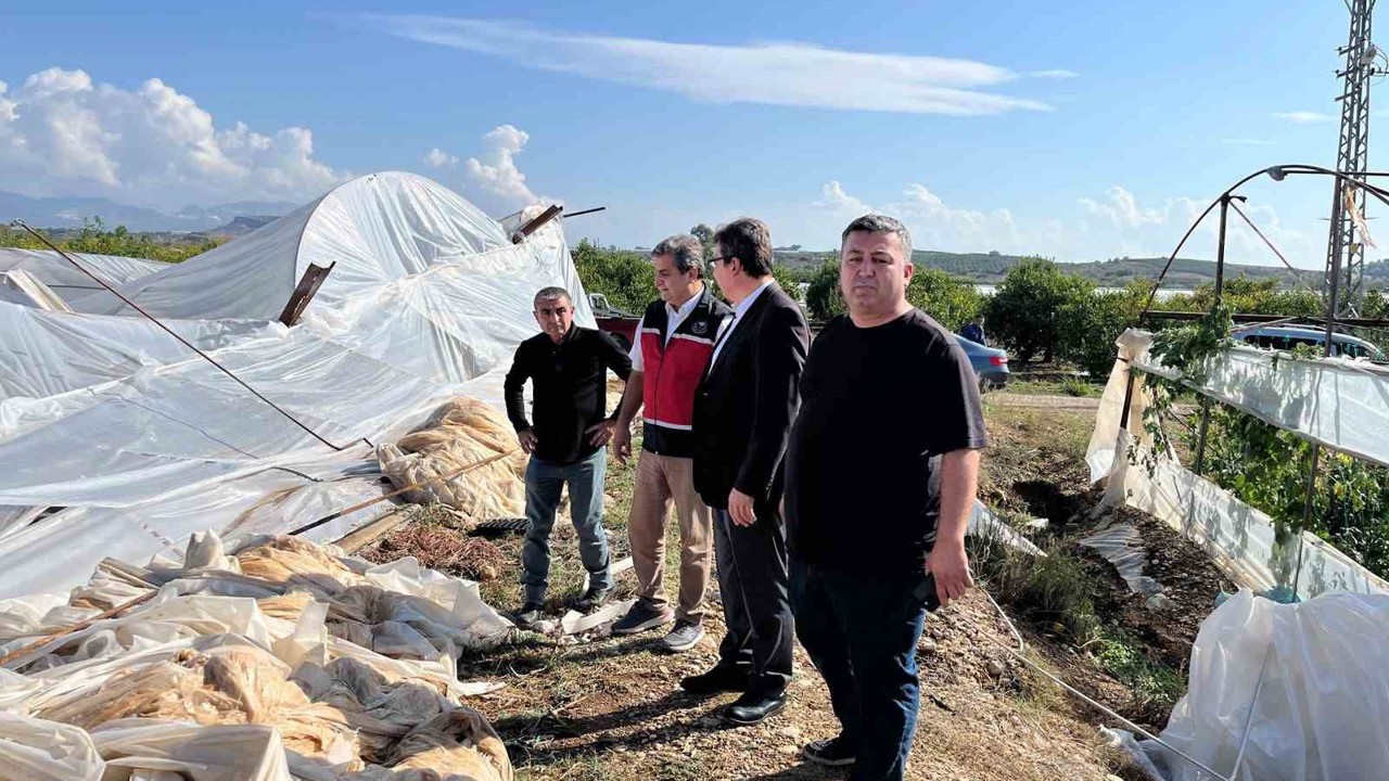 Serik’te yağıştan zarar gören seralarda hasar tespit çalışması başladı
