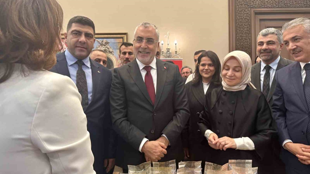 Bakan Işıkhan: "1 milyon 634 bin 56 kadın işe yerleştirildi"
