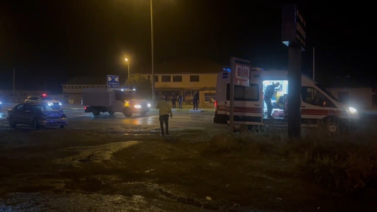 Erzincan’da yolcu otobüsü ile otomobil çarpıştı: 1 yaralı
