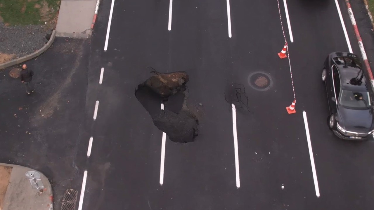 Vatan Caddesi’nde oluşan çukur havadan görüntülendi

