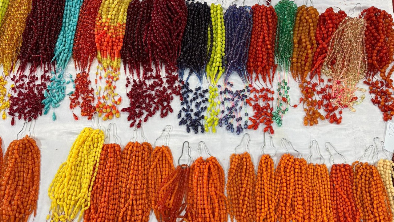 Tespih mezatı her ay binlerce koleksiyoner ve meraklıyı bir araya getiriyor
