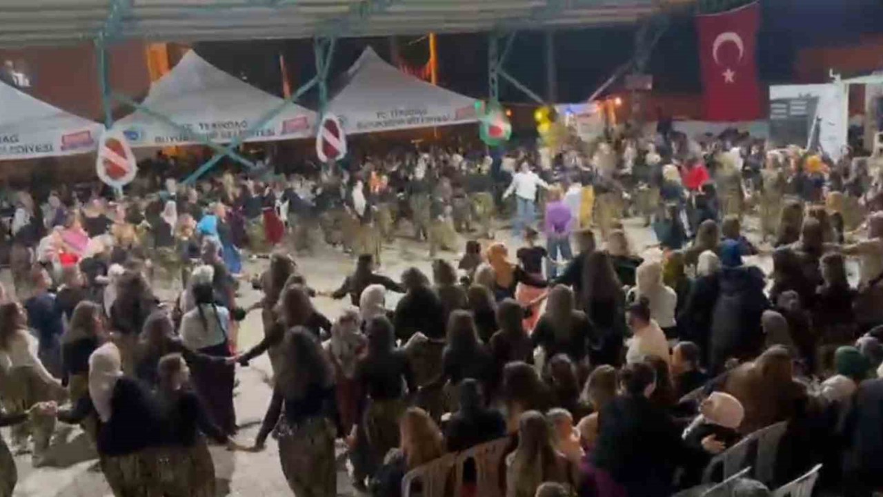 Tekirdağ’da kadınlardan renkli şalvar gecesi: 2 bin kişi katıldı
