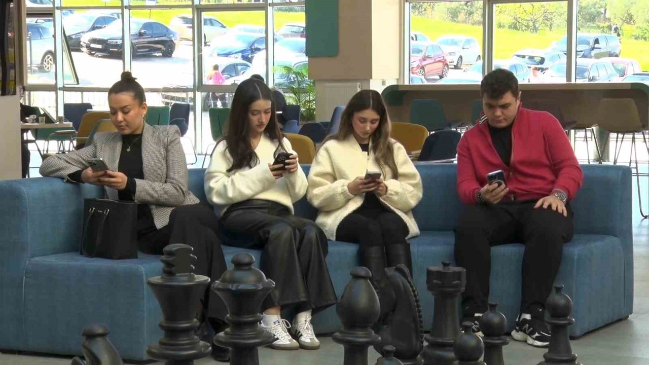 Doç. Dr. Dursun Boz: "Uzaya çıkıyoruz ama karşı komşuya gitmiyoruz"
