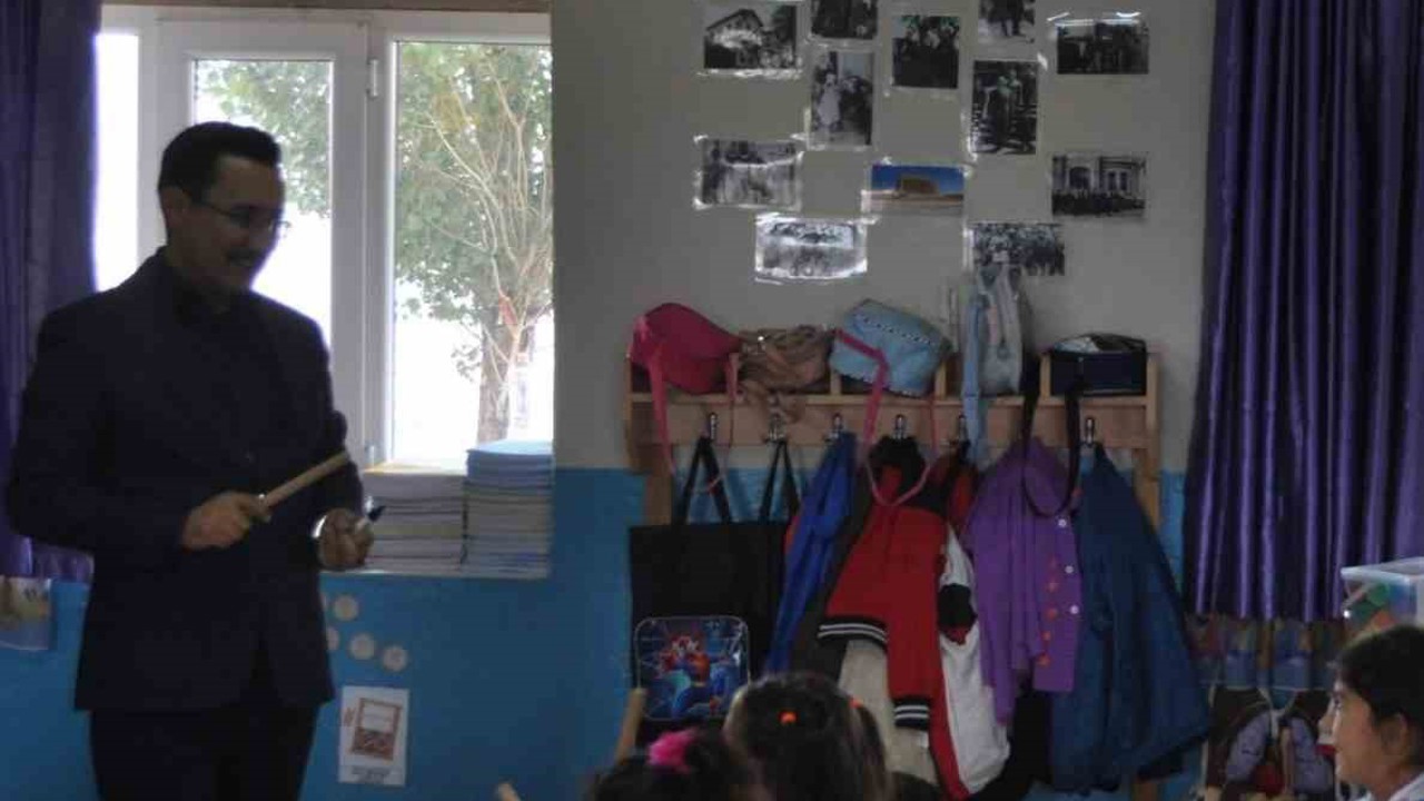 Akyaka Kaymakamı Demirtaş, okul ziyaretlerini sürdürüyor
