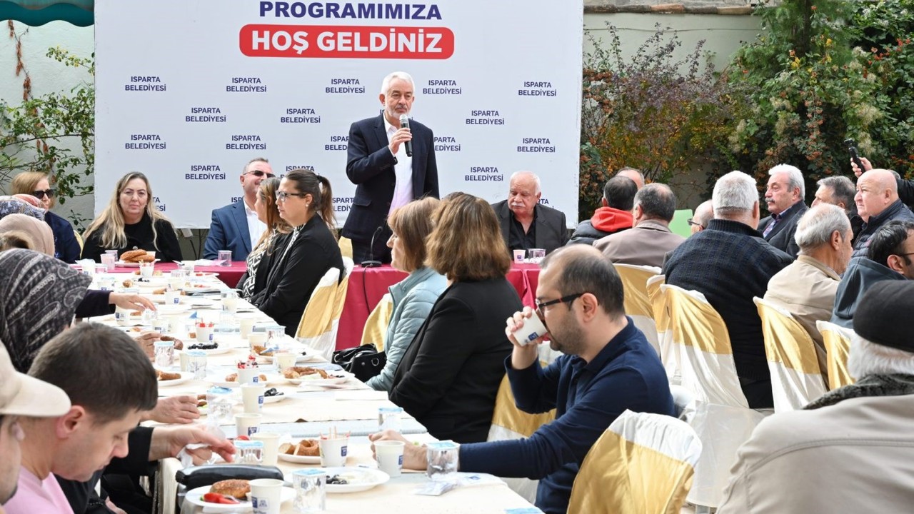 Başkan Başdeğirmen: "Göreve geldiğimizden beri hem tamircilik hem temizlikçilik yapıyoruz"
