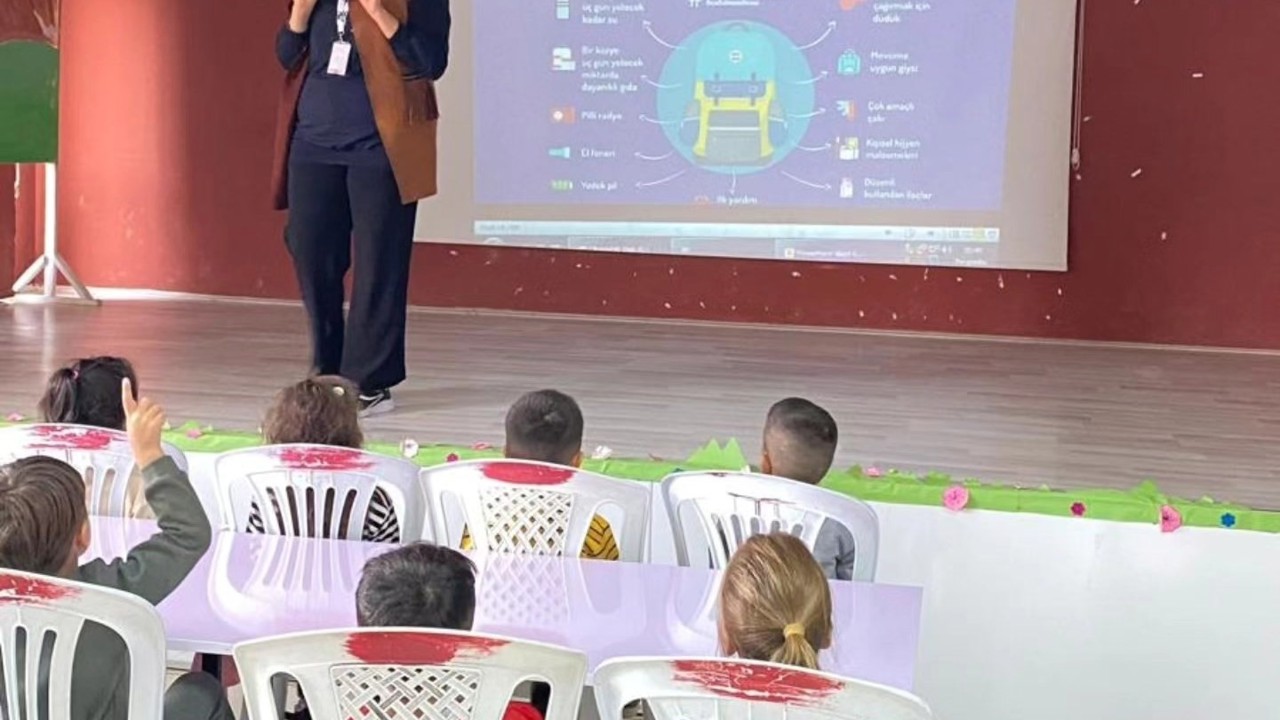 Öğrenciler afetler ve 112 Acil Çağrı Merkezi hakkında bilgilendirildi
