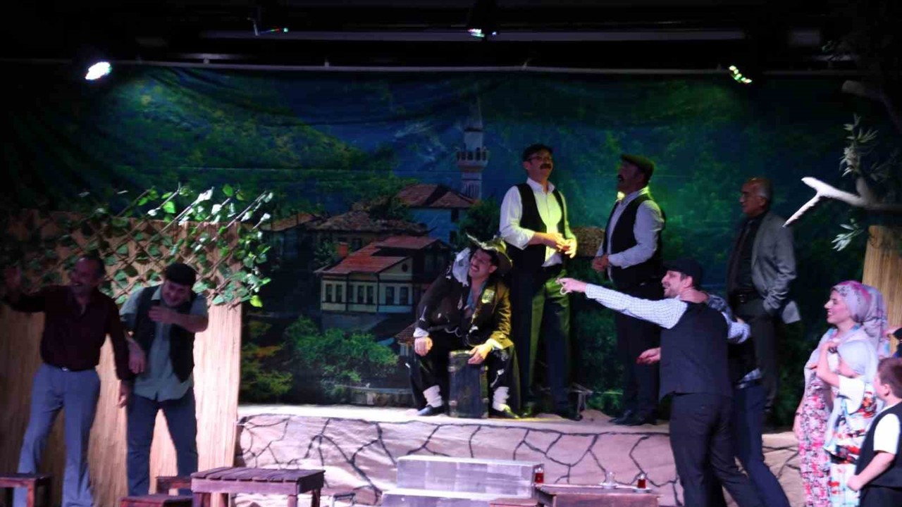 Komşu köyün delisi" yeni sezon da kapalı gişe
