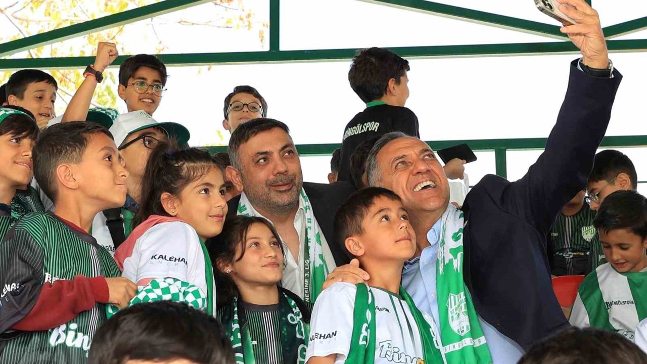 Bingöl’de 750 öğrenciye forma desteği
