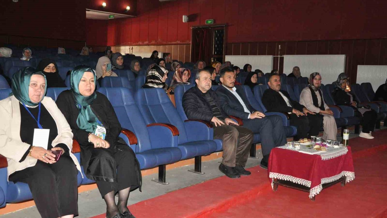Sorgun’da "Dünya Ahiret Mutluluğu Aile" konulu konferans düzenlendi
