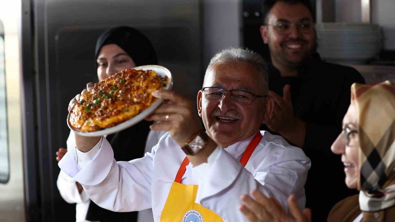 Başkan Büyükkılıç ve eşi, ünlü şeflerle Kayseri Yağlaması yaptı
