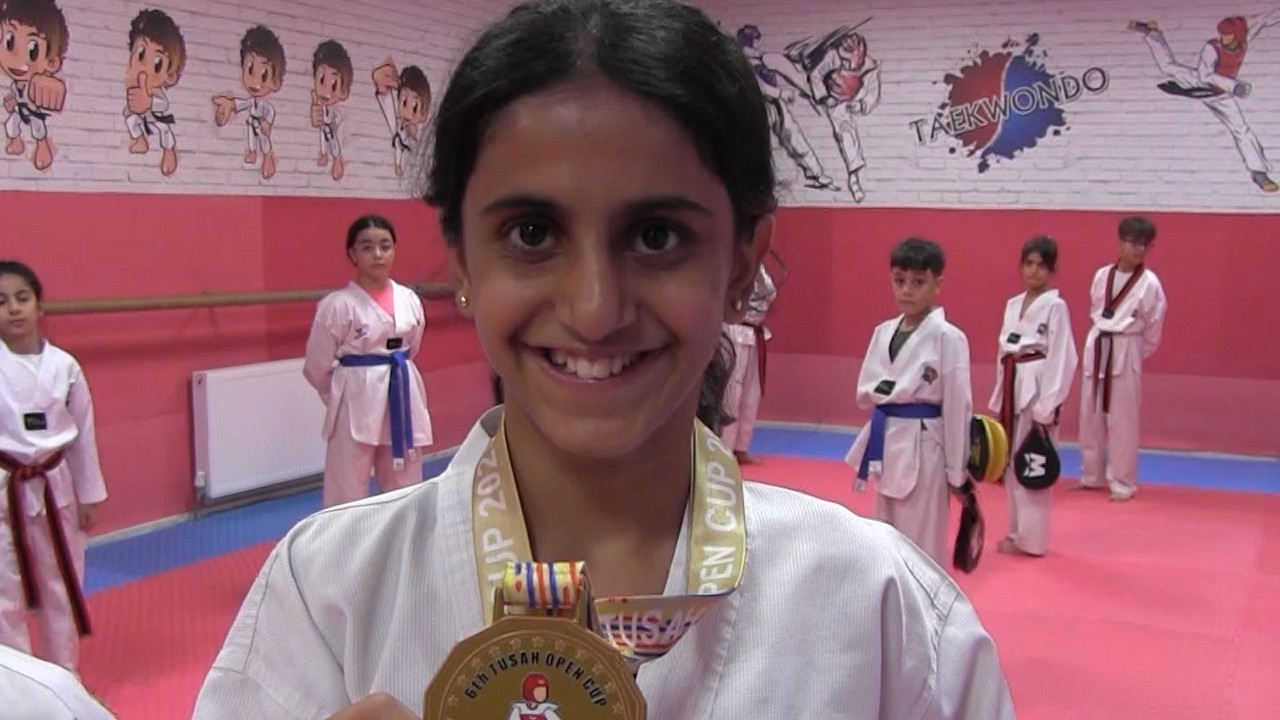 Boyu uzasın diye taekwandoya giden Siirtli Elif, Moldova’da aldın madalya kazandı
