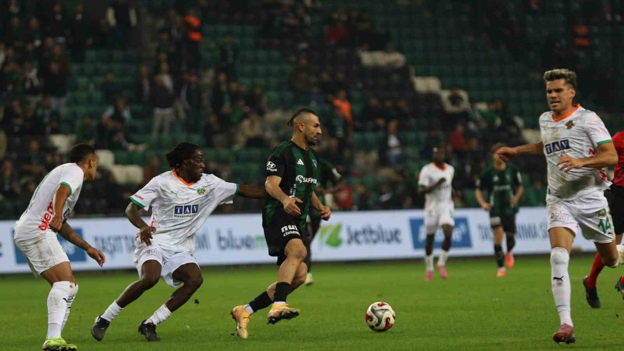 Trendyol Süper Lig: Kocaelispor: 2 - Alanyaspor: 0 (Maç sonucu)
