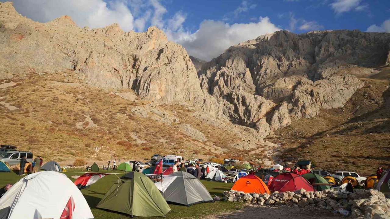 Cumhuriyet’in 102. yılında dağcılar, Emler Zirvesi’nde buluşacak
