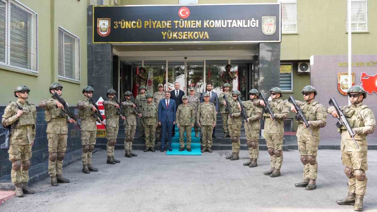 Kara Kuvvetleri Komutanı Orgeneral Metin Tokel Hakkari’de
