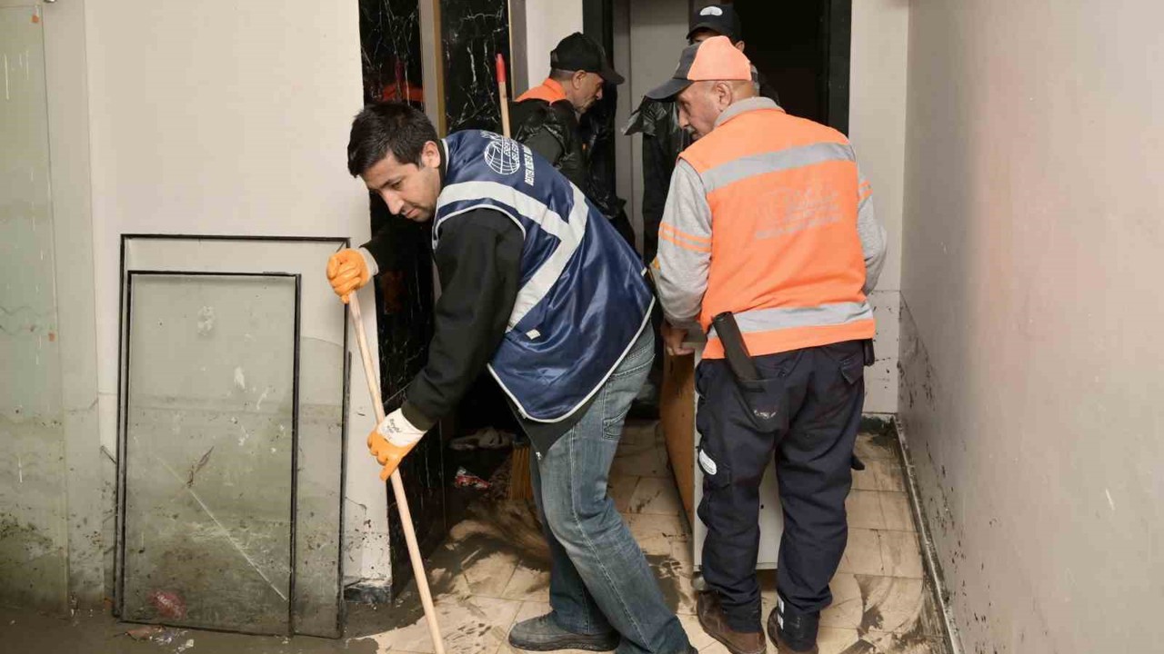 Esenyurt Belediyesi olumsuz hava şartları ortadan kalkana kadar teyakkuzda
