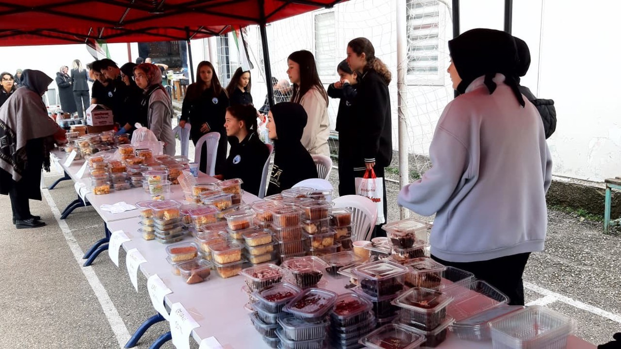 Mudurnu İmam Hatip Lisesi öğrencilerinden Gazze’ye anlamlı destek: 70 bin lira toplandı

