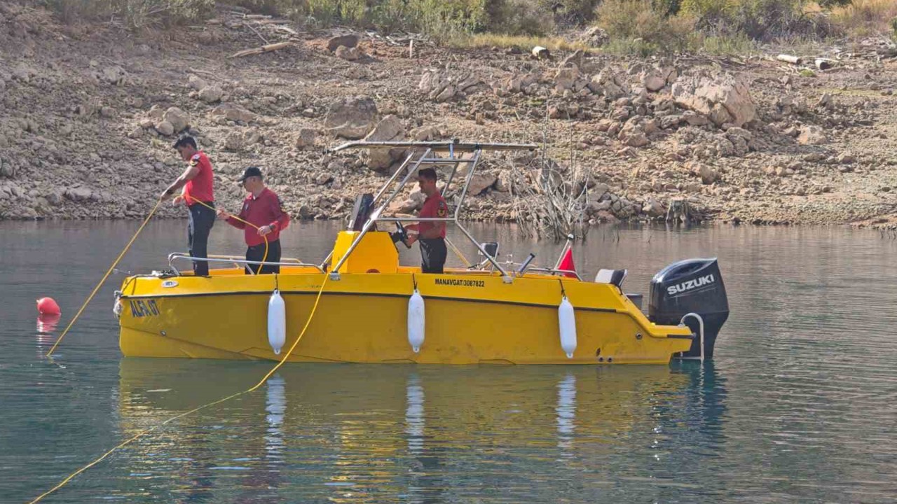 Baraj gölünde kaybolan İrlandalı turisti arama çalışmaları 4. gününde devam etti: Sualtı dron ve robotla arandı

