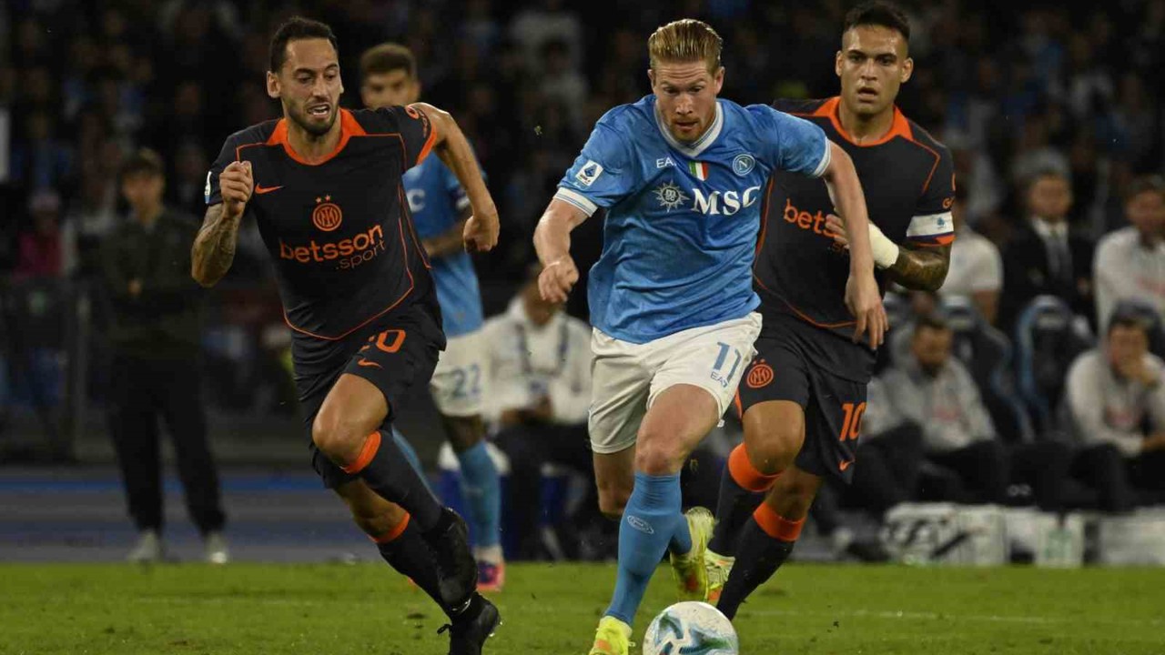 Hakan’ın golü Inter’e yetmedi, Napoli liderliği aldı
