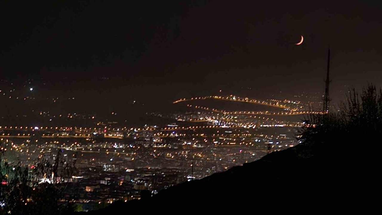Elazığ’da hilal ay hayran bıraktı
