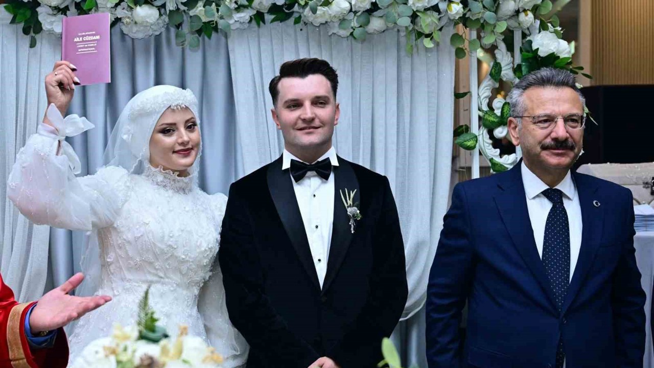Vali Aksoy, dünyaevine giren polis çiftin mutluluğuna ortak oldu
