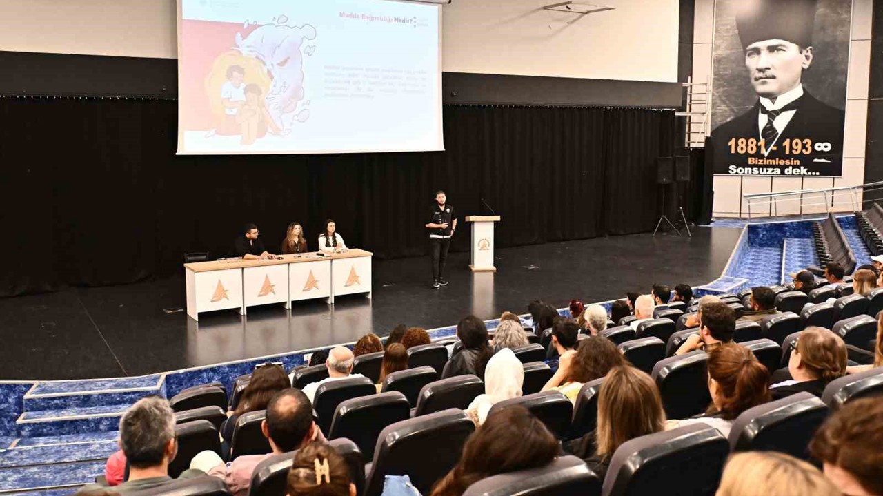 Muratpaşa Belediyesi’nden madde bağımlılığını önleme konferansı
