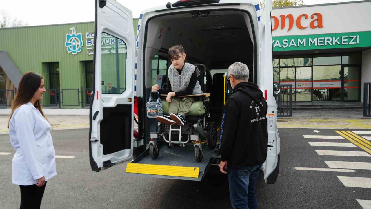 Serebral palsili Şevval, Korece ve İngilizce öğrenip köşe yazarı oldu
